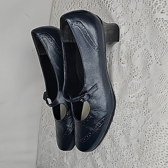 Munro American leather mary jane wingtip kitten heeled blue high heels sz 9 - Picture 4 of 7